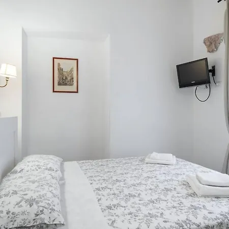 Steps From The Vatican 4*